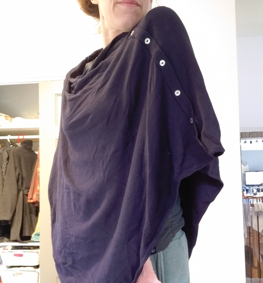 Navy blue poncho - Picture 2 of 4